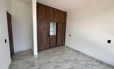 CASA EN VENTA, CON ALBERCA, EN OAXTEPEC, MORELOS