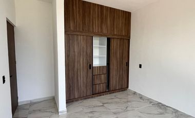CASA EN VENTA, CON ALBERCA, EN OAXTEPEC, MORELOS