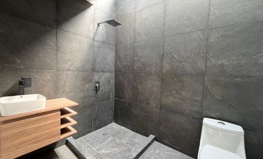 CASA EN VENTA, CON ALBERCA, EN OAXTEPEC, MORELOS