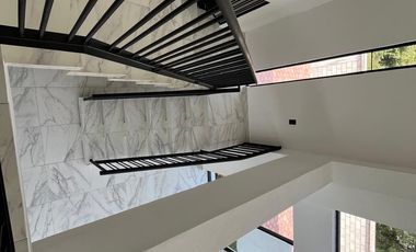 CASA EN VENTA, CON ALBERCA, EN OAXTEPEC, MORELOS