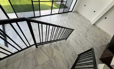 CASA EN VENTA, CON ALBERCA, EN OAXTEPEC, MORELOS