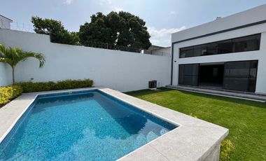 CASA EN VENTA, CON ALBERCA, EN OAXTEPEC, MORELOS
