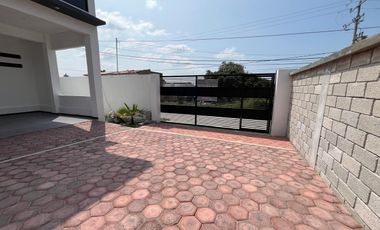 CASA EN VENTA, CON ALBERCA, EN OAXTEPEC, MORELOS