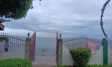 BEACHFRONT HOUSE AND LOT ID 14957