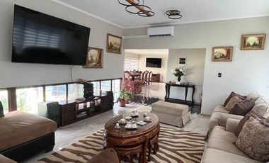 HERMOSA CASA EN PARCELA