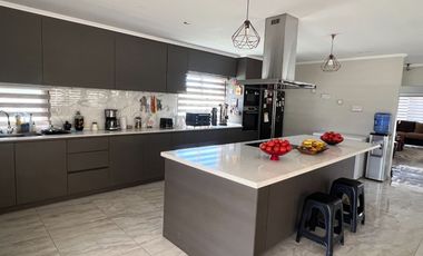 HERMOSA CASA EN PARCELA