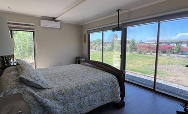 HERMOSA CASA EN PARCELA