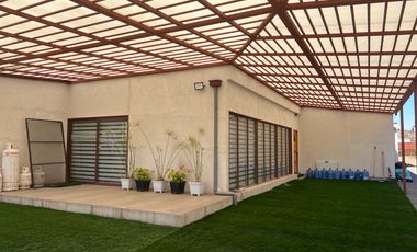 HERMOSA CASA EN PARCELA