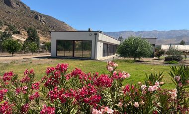 HERMOSA CASA EN PARCELA