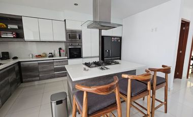 Residencia con Terminados de Lujo y Amplios Espacios Coto 
