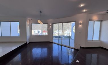 CASA EN RENTA EN CUMBRES DEL CIMATARIO CON JARDIN, JACUZZI, ROOF GARDEN Y CUARTO DE SERVICIO