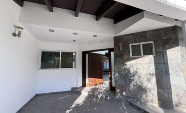 CASA EN RENTA EN CUMBRES DEL CIMATARIO CON JARDIN, JACUZZI, ROOF GARDEN Y CUARTO DE SERVICIO