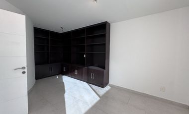 CASA EN RENTA EN CUMBRES DEL CIMATARIO CON JARDIN, JACUZZI, ROOF GARDEN Y CUARTO DE SERVICIO