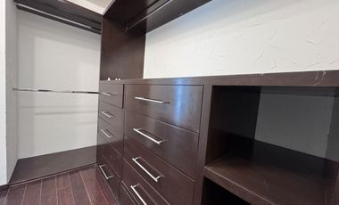 CASA EN RENTA EN CUMBRES DEL CIMATARIO CON JARDIN, JACUZZI, ROOF GARDEN Y CUARTO DE SERVICIO