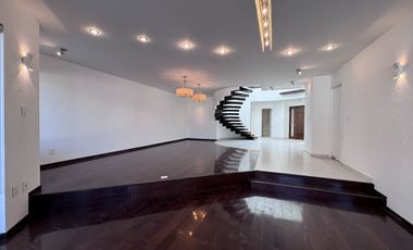 CASA EN RENTA EN CUMBRES DEL CIMATARIO CON JARDIN, JACUZZI, ROOF GARDEN Y CUARTO DE SERVICIO