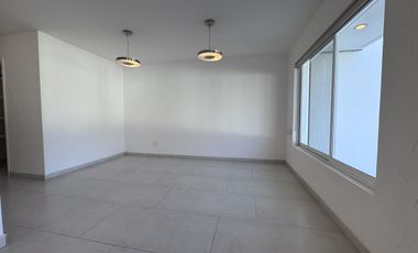CASA EN RENTA EN CUMBRES DEL CIMATARIO CON JARDIN, JACUZZI, ROOF GARDEN Y CUARTO DE SERVICIO
