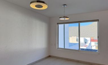 CASA EN RENTA EN CUMBRES DEL CIMATARIO CON JARDIN, JACUZZI, ROOF GARDEN Y CUARTO DE SERVICIO