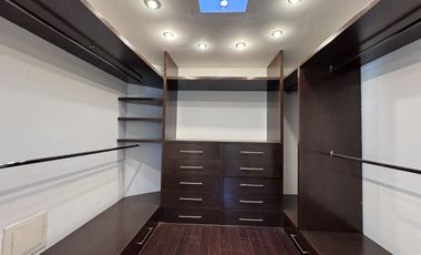 CASA EN RENTA EN CUMBRES DEL CIMATARIO CON JARDIN, JACUZZI, ROOF GARDEN Y CUARTO DE SERVICIO