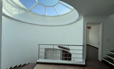 CASA EN RENTA EN CUMBRES DEL CIMATARIO CON JARDIN, JACUZZI, ROOF GARDEN Y CUARTO DE SERVICIO