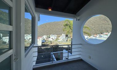 CASA EN RENTA EN CUMBRES DEL CIMATARIO CON JARDIN, JACUZZI, ROOF GARDEN Y CUARTO DE SERVICIO