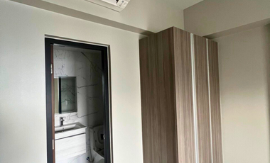 2 Bedroom PENTHOUSE FOR SALE in The Ellis LP Leviste near Makati Sports Club
