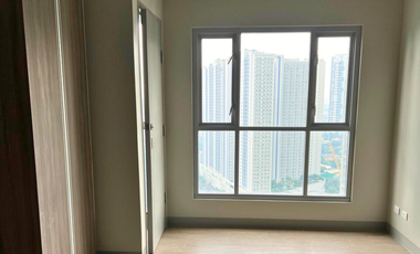 2 Bedroom PENTHOUSE FOR SALE in The Ellis LP Leviste near Makati Sports Club