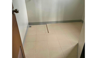 1 Bedroom PENTHOUSE FOR SALE in The Ellis near Makati Sports Club LP Leviste Makati City