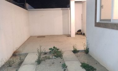 CASA EN RENTA CON 5 RECAMARAS EN SAN JUAN DEL RIO PARA EMPRESAS