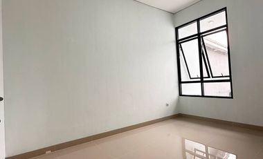 RUMAH SYARIAH READY STOCK 899 JUTA PINGGIR JALAN RAYA MABES TNI HANKAM CIPAYUNG JAKTIM