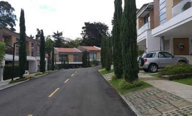 Casa en arriendo en La Frontera - San Lucas - Villa Novoa, Envigado