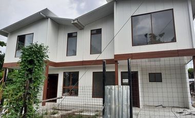 SE VENDE HERMOSAS CASAS POR ESTRENAR DE DOS PLANTAS DE 85 M2. DE CONSTRUCCIÓN QUININDE – ESMERALDAS – ECUADOR
