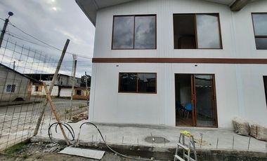 SE VENDE HERMOSAS CASAS POR ESTRENAR DE DOS PLANTAS DE 85 M2. DE CONSTRUCCIÓN QUININDE – ESMERALDAS – ECUADOR