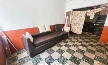 VENTA DE CASA COMO TERRENO EN COMAS