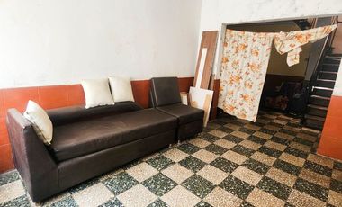 VENTA DE CASA COMO TERRENO EN COMAS