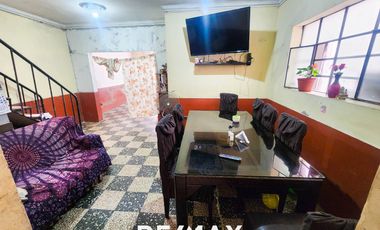 VENTA DE CASA COMO TERRENO EN COMAS