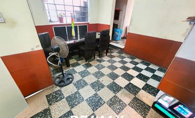 VENTA DE CASA COMO TERRENO EN COMAS