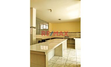 Venta De Casa En Residencial Los Paltos De San Antonio De Carapongo Lurigancho