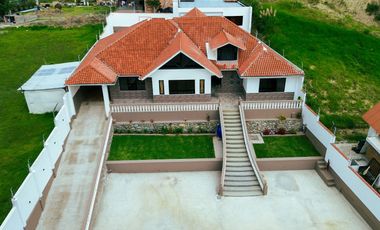 Amplia Casa con Terreno de Venta, Sector Ricaurte, Vía a Llacao