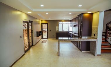 Amplia Casa con Terreno de Venta, Sector Ricaurte, Vía a Llacao