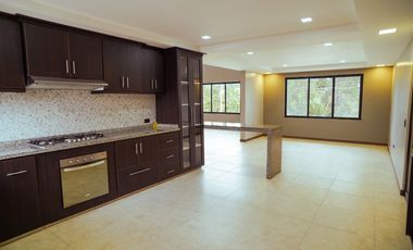 Amplia Casa con Terreno de Venta, Sector Ricaurte, Vía a Llacao
