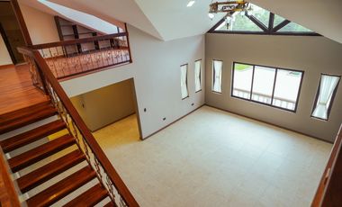 Amplia Casa con Terreno de Venta, Sector Ricaurte, Vía a Llacao