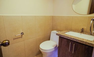 Amplia Casa con Terreno de Venta, Sector Ricaurte, Vía a Llacao