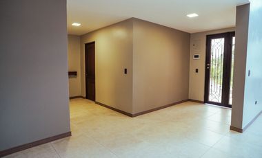 Amplia Casa con Terreno de Venta, Sector Ricaurte, Vía a Llacao
