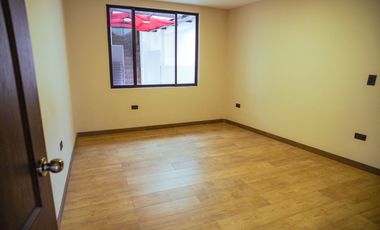 Amplia Casa con Terreno de Venta, Sector Ricaurte, Vía a Llacao