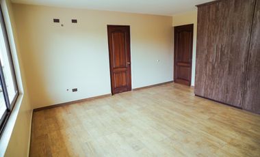 Amplia Casa con Terreno de Venta, Sector Ricaurte, Vía a Llacao
