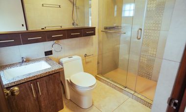Amplia Casa con Terreno de Venta, Sector Ricaurte, Vía a Llacao