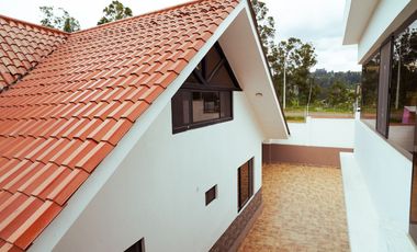 Amplia Casa con Terreno de Venta, Sector Ricaurte, Vía a Llacao