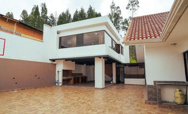 Amplia Casa con Terreno de Venta, Sector Ricaurte, Vía a Llacao