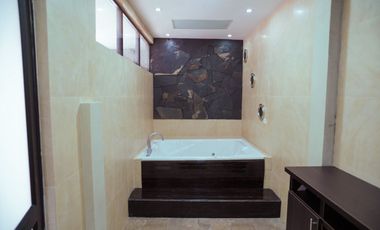Amplia Casa con Terreno de Venta, Sector Ricaurte, Vía a Llacao