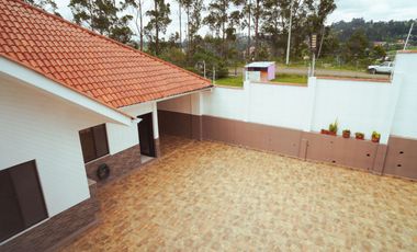 Amplia Casa con Terreno de Venta, Sector Ricaurte, Vía a Llacao